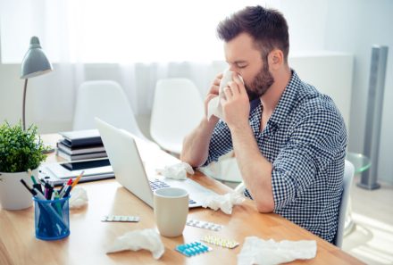 Il lavoratore in malattia ha diritto di domandare la fruizione delle ferie per sospendere il periodo di comporto?