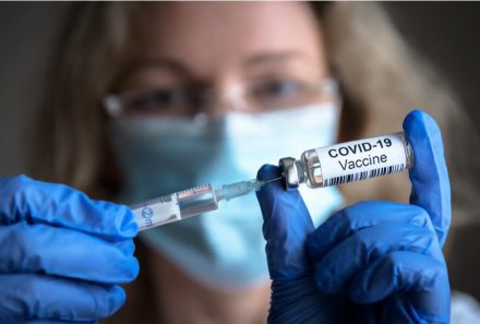 Il Tribunale di Belluno si pronuncia (di nuovo) sull’obbligo vaccinale nel comparto sanitario, e si esprime anche sulla costituzionalità dell’art. 4 del d.l. 44/2021