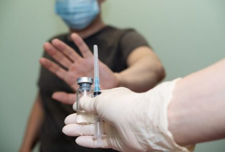 Dipendente non vaccinato; prima dell’aspettativa occorre valutare un impiego alternativo