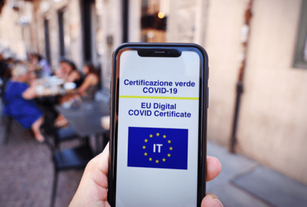 Green pass: le distinzioni e la tabella delle attività consentite senza e con green pass base e rafforzato