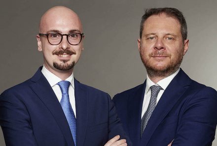 Lavoratore mostra l’organo genitale alla collega sul luogo di lavoro esclamando “eccolo”: licenziamento – onere della prova e valutazione delle risultanze istruttorie – capacità e attendibilità in qualità di testimone della lavoratrice che denuncia la molestia. Tribunale di Latina, sentenza n. 125/2024