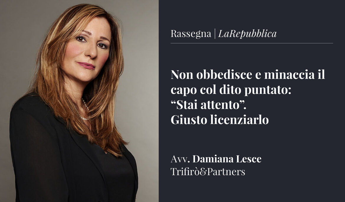 Non obbedisce e minaccia il capo col dito puntato: “Stai attento”. Giusto licenziarlo